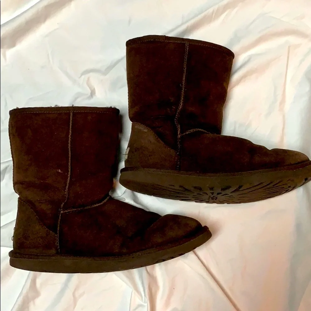 Ugg Classic Brown Suede Leather Boots - size 9 - Picture 4 of 8